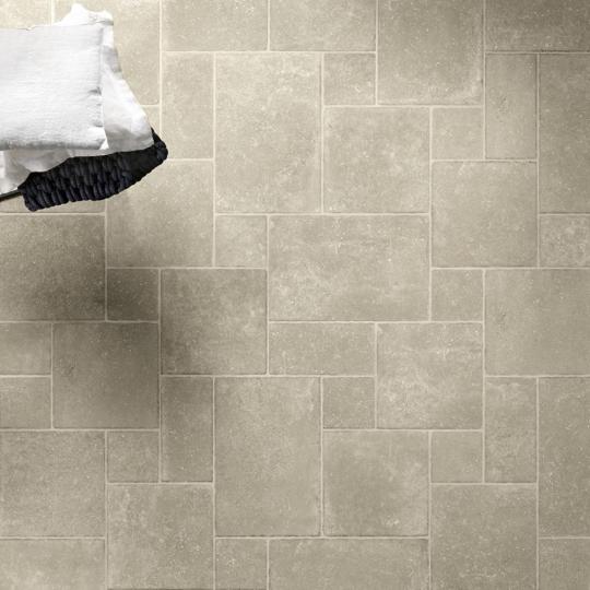 rustikalny hrany bezova dlazdica dlazdice podlahova doska obklad mediteransky vintage kameninovy vintage svetla kupelna pieskova farba obyvacka terasa zaobleny isla ceramica opus lameridiana mrazuvzdorny obklady.jpg